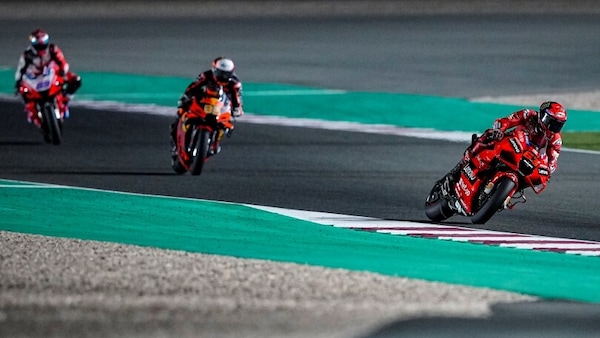 MotoGP Qatar, Live: Vinales vince, Ducati completa il podio in volata
