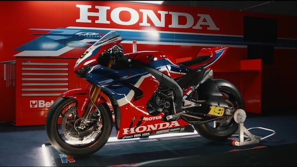 SBK: HRC pronta per l'assalto al titolo, con Camier team manager