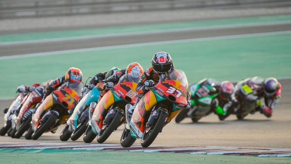 Moto3 GP Doha, pioggia di penalità: in sette partiranno dalla pit-lane
