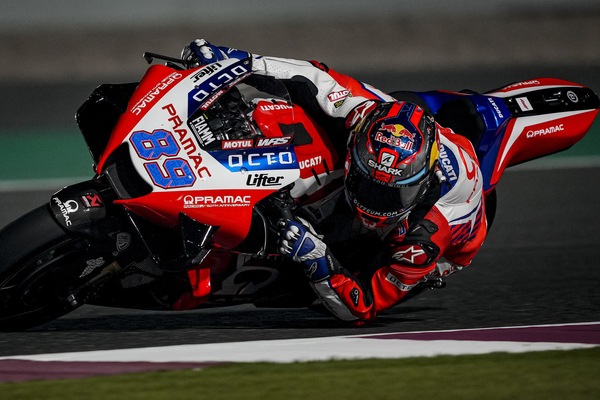Qualifiche MotoGP Doha: Martin vola in pole position, Rossi è penultimo