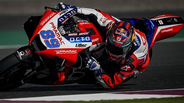 Qualifiche MotoGP Doha: Martin vola in pole position, Rossi è penultimo