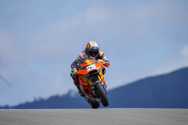 Moto2 GP Portogallo: la prima di Raul Fernandez, 6° Bezzecchi