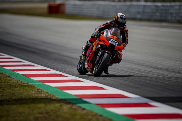 MotoGP Catalogna: Oliveira porta la KTM in paradiso, 7° Bagnaia