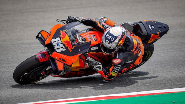 MotoGP Catalogna, Oliveira: “Sorpreso della vittoria. Ho disturbato Quartararo nel modo giusto”