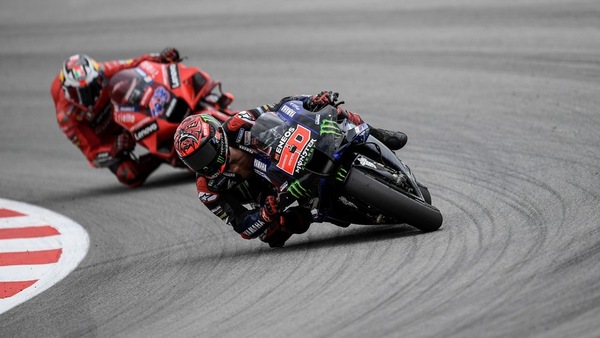 MotoGP Catalogna, Quartararo con la tuta slacciata: era da sanzionare?