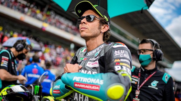 MotoGP, Graziano Rossi: “Vale uomo di parola, non si ritirerà nel 2021”