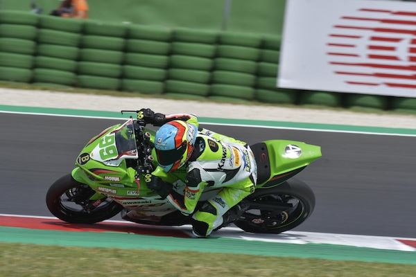SSP300 Misano, Gara 1: Huertas in volata su Booth-Amos