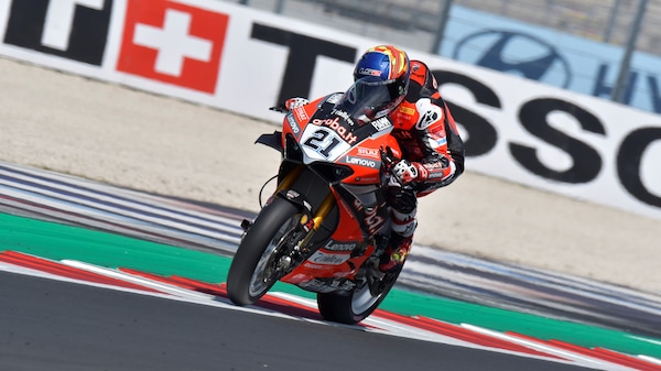 SBK Misano, Gara 1: Rinaldi e la Ducati vincono in solitaria