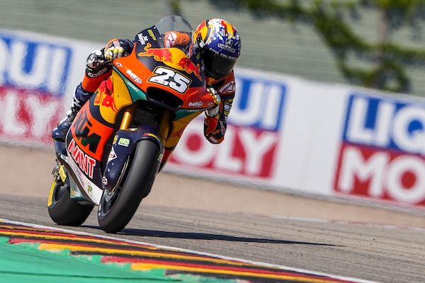 Moto2 GP Germania: Raul Fernandez in pole con record, 2° Di Giannantonio