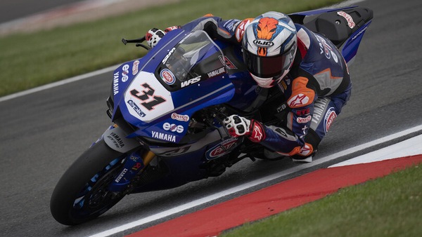 SBK Inghilterra, FP2: Gerloff impressiona a Donington, 6° Rinaldi