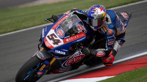 SBK Donington, Gara 1: Razgatlioglu da 13° a 1°, Redding a terra