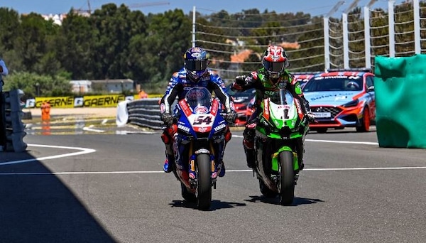SBK, lotta tra Case: è braccio di ferro Kawasaki-Yamaha