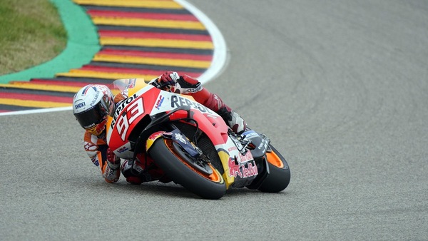 MotoGP, Puig: “Marquez? Guida con un braccio e mezzo”