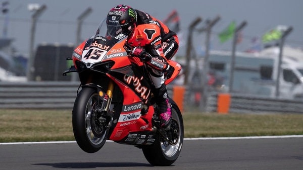 SBK Assen: Redding precede Rea nelle FP1, con Rinaldi quarto