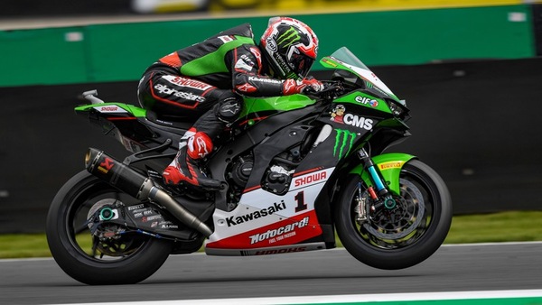SBK Assen: pole stratosferica di Rea, Razgatlioglu secondo con caduta