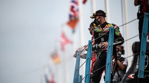 SBK Assen, Superpole Race: bis di Rea, Rinaldi ritrova il podio nel post gara