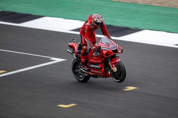 MotoGP Gran Bretagna, FP3: miglior tempo per Miller, Rossi in Q2