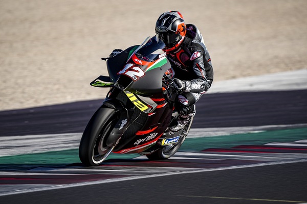 MotoGP, Vinales già pazzo di Aprilia: “Il più bel momento della mia carriera”