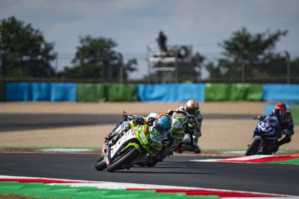 SSP300 Magny Cours: Adrian Huertas vince anche Gara 2