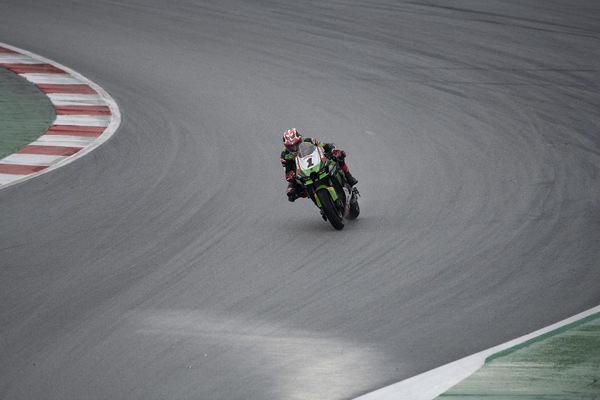 SBK Barcellona: Rea batte Razgatlioglu nella Superpole Race