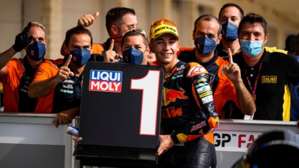 Moto2, Austin: Raul Fernandez trionfa e riapre il mondiale, a terra Gardner