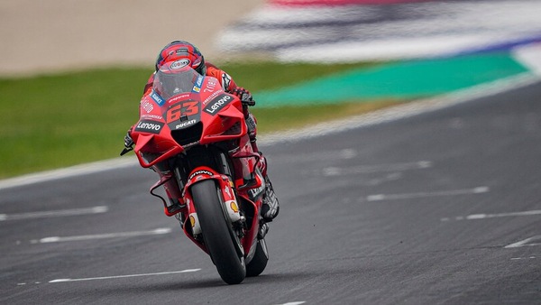 MotoGP Emilia Romagna, LIVE: Bagnaia cade e spiana la strada a Marquez e Quartararo