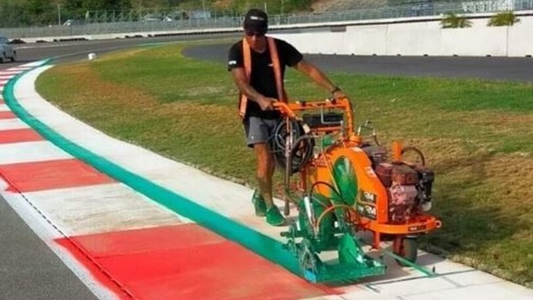 SBK, fervono i lavori al Mandalika: verniciati i cordoli e la zona verde