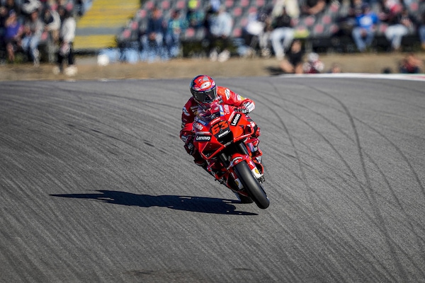 Qualifiche MotoGP Algarve: pole di Bagnaia nel tripudio Ducati di Portimao