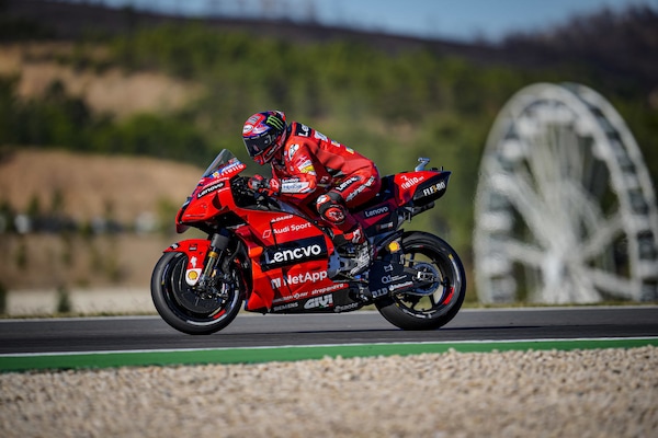 MotoGP Algarve: vittoria da dominatore di Bagnaia, a terra Quartararo