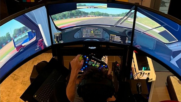 Valentino Rossi si prepara al futuro in auto: “Correrò ad Abu Dhabi”