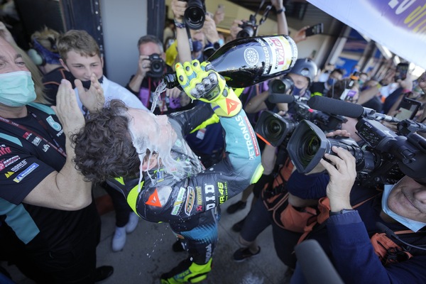 MotoGP Valencia, Rossi felice: “Tante emozioni. Lacrime? Forse stasera quando sarò solo...”