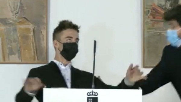 Moto3, brividi per Acosta: Pedro sviene durante una cerimonia