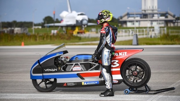 Max Biaggi: nuovo record di velocità con la Voxan Wattman elettrica