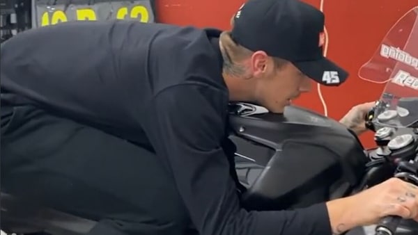 SBK: Scott Redding è salito sulla BMW M1000RR a Valencia
