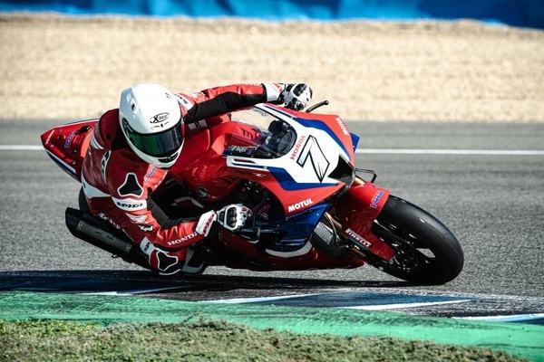 SBK, Lecuona a terra e infortunato: Honda difficile o colpa di Iker?