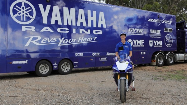 La Yamaha ancora in pista con il 46: sarà Mike Jones a portarla in gara