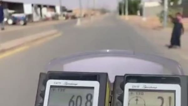 Dakar, Petrucci dal cuore grande: incanta i bambini con il rombo della KTM