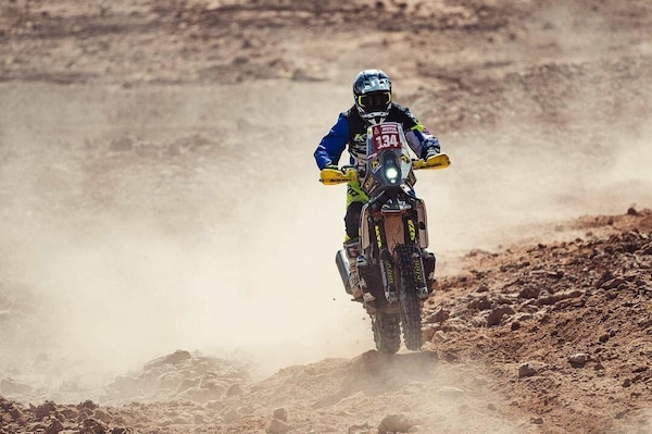 Dakar, grave incidente per Isaac Feliu, portato in ospedale con l'elicottero