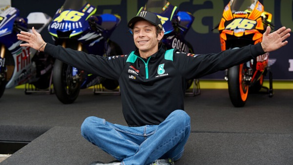 MotoGP, Ezpeleta: “Ringrazio Rossi, ma non poteva correre fino a 60 anni”