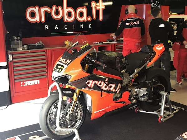 Test Portimao, novità per Ducati: cambiano serbatoio e forcellone sulla Panigale V4R