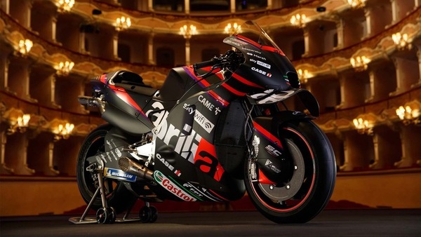 MotoGP: Aprilia toglie i veli alla RS-GP 2022, nuovi colori e tante modifiche