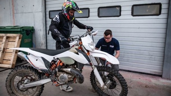 Davies in azione col fuoristrada: “Non corro più, ma ancora mi diverto”