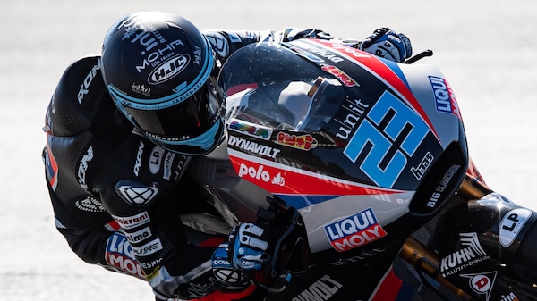Moto2, infortunio alla mano per Marcel Schrötter: Qatar a rischio?
