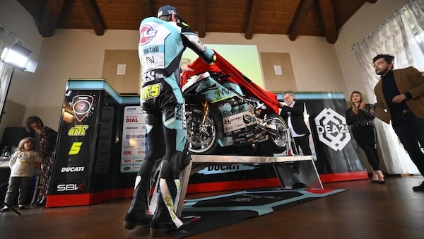 SBK, Oettl - Go Eleven: ecco la Panigale V4R per il 2022