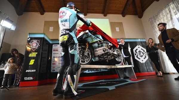 SBK, Oettl - Go Eleven: ecco la Panigale V4R per il 2022