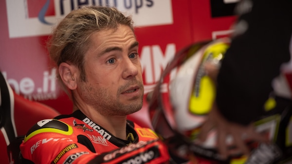 Bautista, caduta "strana" nel Day 1 dei test SBK ad Aragon