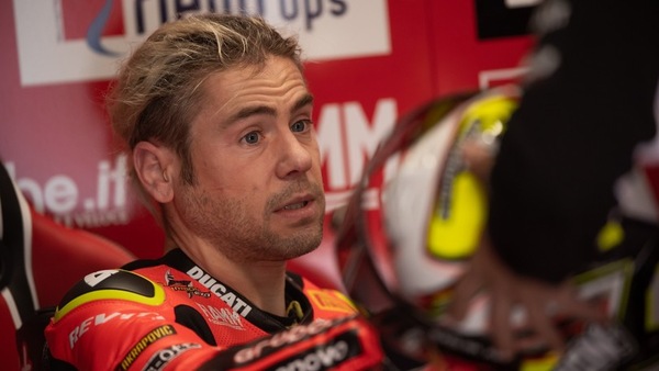 Bautista, caduta "strana" nel Day 1 dei test SBK ad Aragon