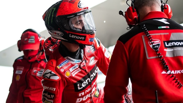 MotoGP, sospiro di sollievo per Bagnaia: ecco come sta dopo la caduta in Q1