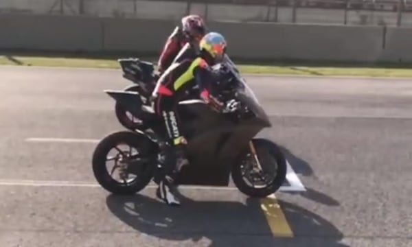 MotoGP vs MotoE: i due mondi Ducati si sfidano in pista