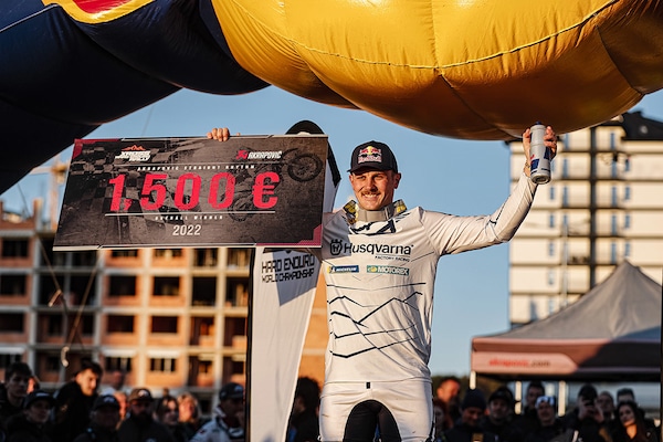 Mondiale Enduro Estremo, Billy Bolt vince la speciale prologo in Sebia